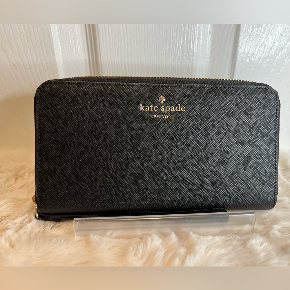 KATE SPADE SAFFIANO LEATHER WRISTLET WALLET 7.5” x 4” x 1.5”